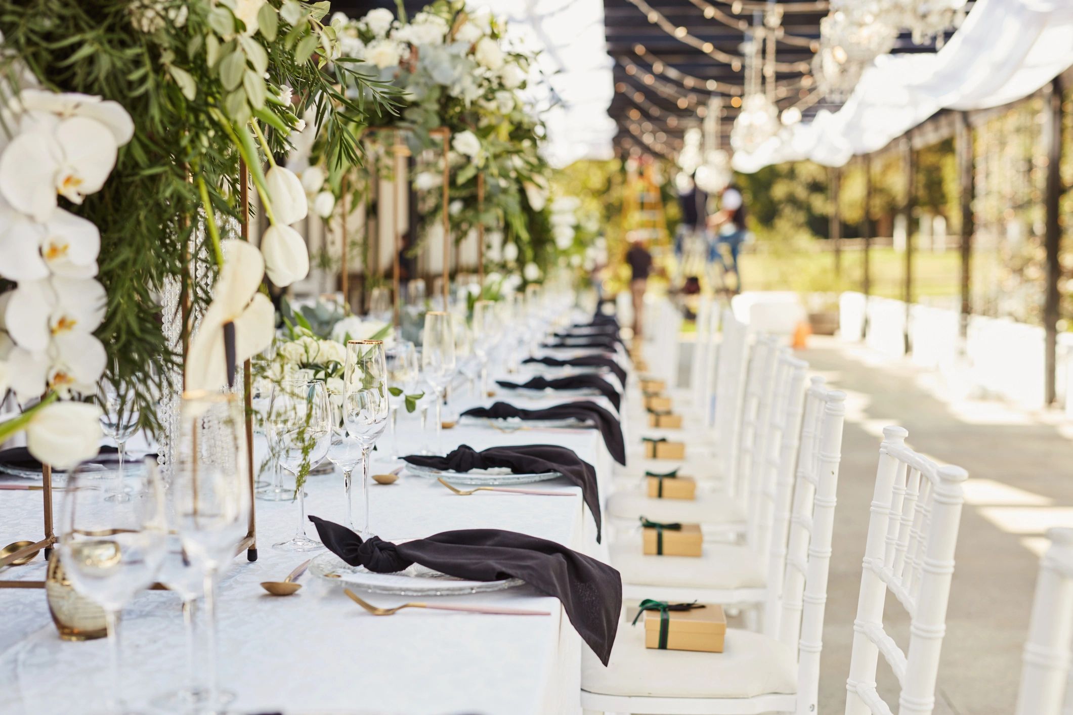 Mesa decorada para festa com detalhes especiais